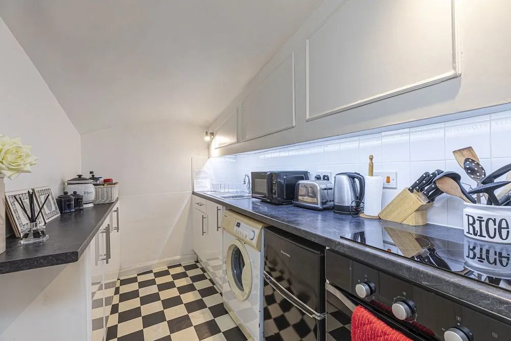Attractive 2BR Flat in Little Venice, Maida Vale