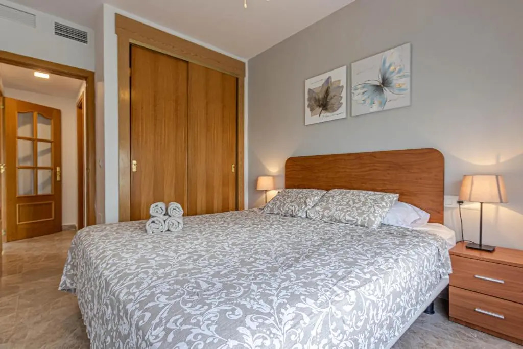 797 Holiday Rentals- Duplex for 7 Carihuela 1 min beach mas parking