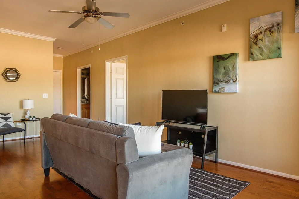 FRONTDESK Residences at Gramercy Apts Houston
