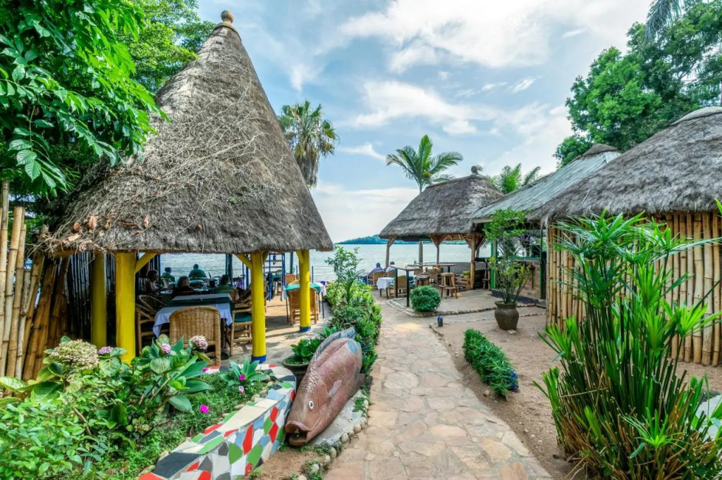 2 Friends Beach Hotel