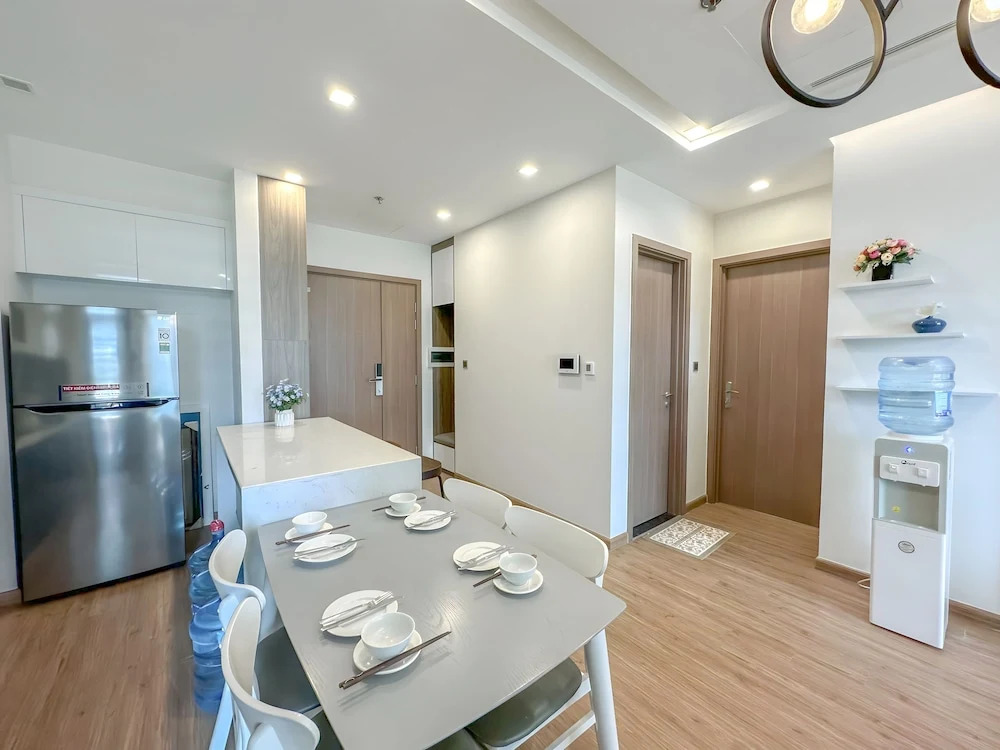Hi-Home Suites - Vinhomes Metropolis