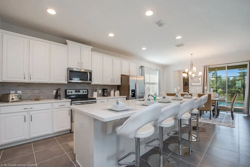Spectacular 6 Bedroom 5 Bathroom House