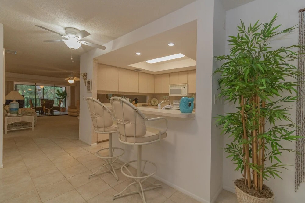 2 Bedroom With Community Pool Close To The Beaches 2 Condo by Redawning