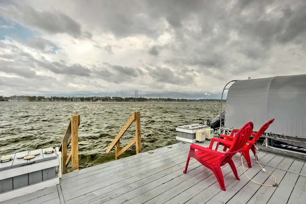 Waterfront Lake Conroe Getaway w/ Multiple Decks