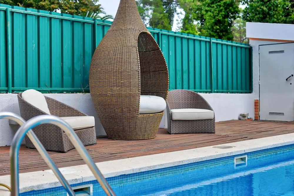 Elegant Villa in Corroios with Private Pool