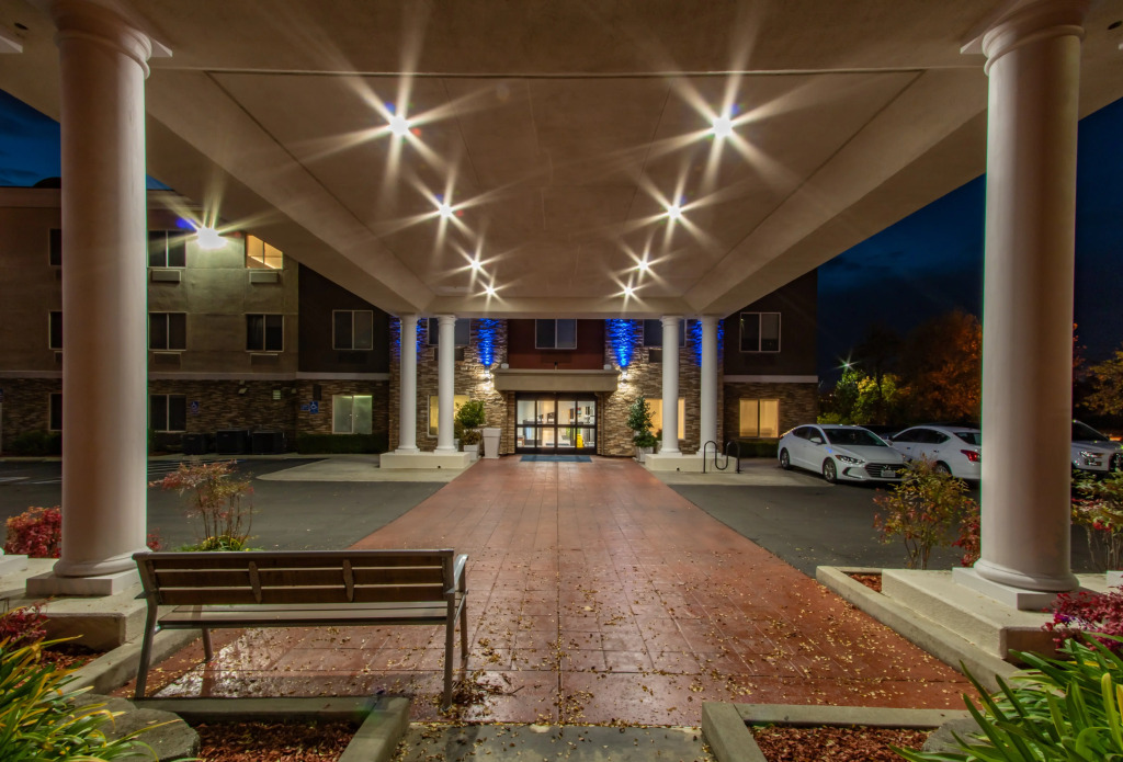 Holiday Inn Express Hotel & Suites Roseville - Galleria Area by IHG