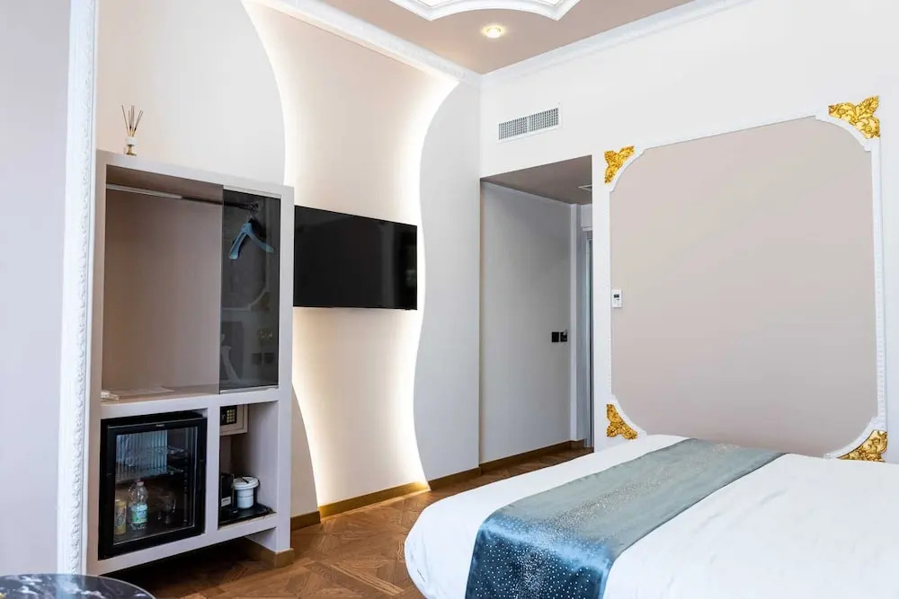 Queen Cattleya Suite