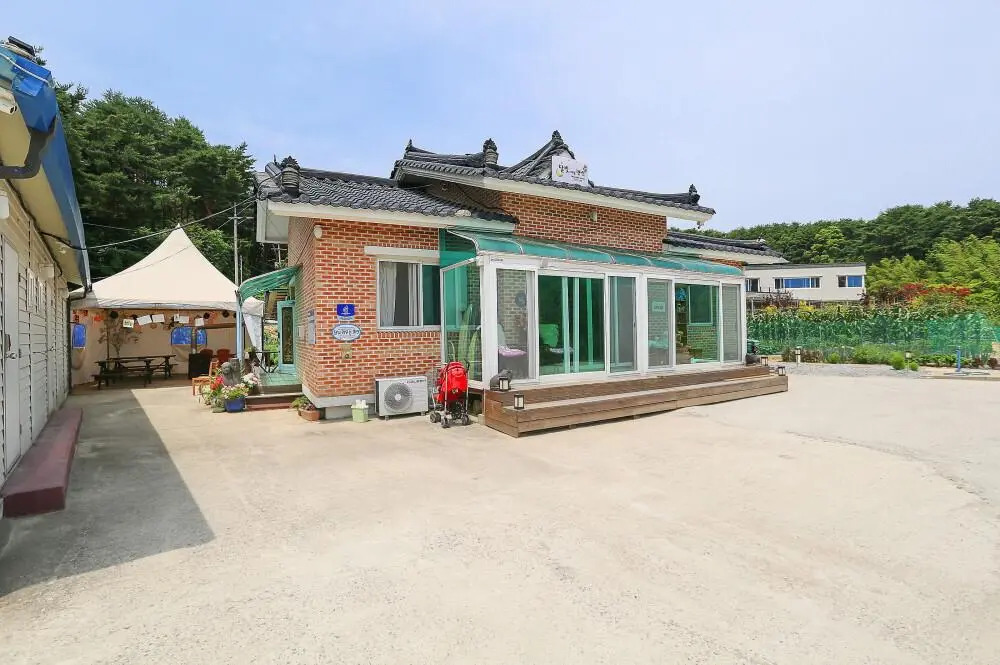 Dalbitmeomooneun