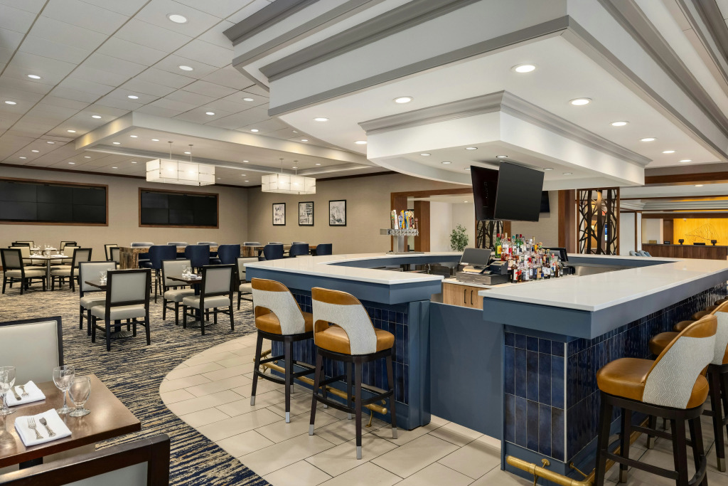 DoubleTree by Hilton Pittsburgh-Green Tree