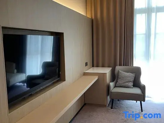 Huaxigu Hot Spring Hotel (Xinxiang Xinfeng Avenue Zhenxing Community Cultural Square)