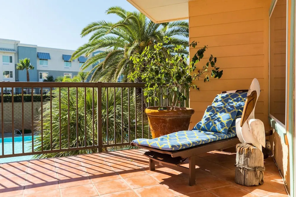 Maravilla Condos - Anchors Away