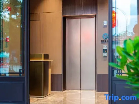 Treasury S Hotel (Chaozhou Guangji Bridge Archway Street)