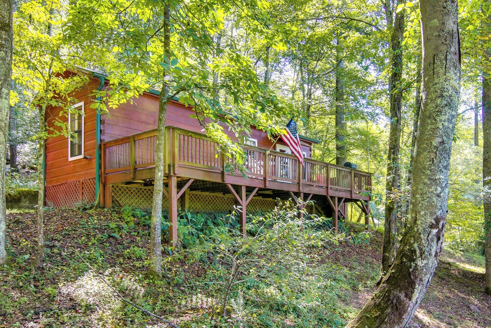 Hendersonville Cabin Near Hiking & Waterfalls!