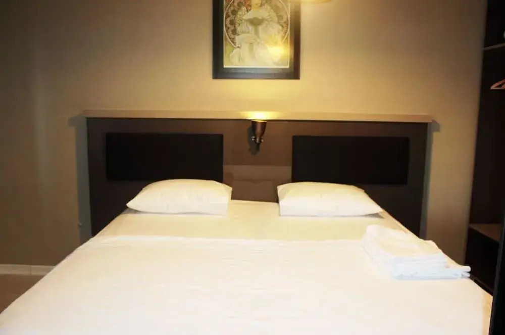 Maidos Hotel & Suites