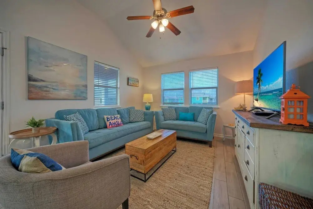Purple Parrot by Avantstay Heated Pool, Beach Access & Central Port A Location