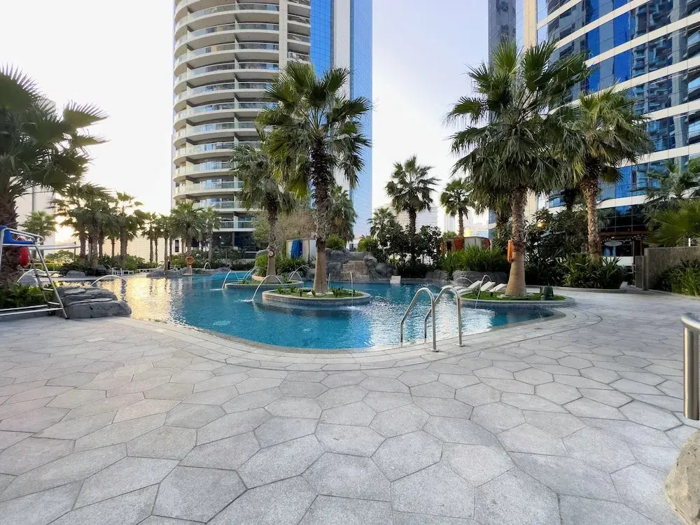 Glamorous 2BR in Damac Paramount Tower
