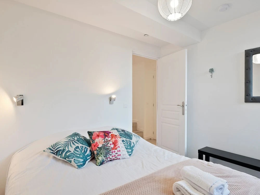 Fascinating Apartment in Bayeux With Communal Terrace/living Room and Kitchen