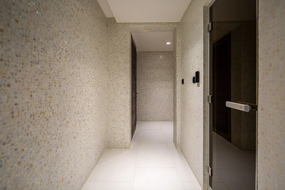 Mesmerizing Upscale 1BR Apartment in Soho Palm Jumeirah