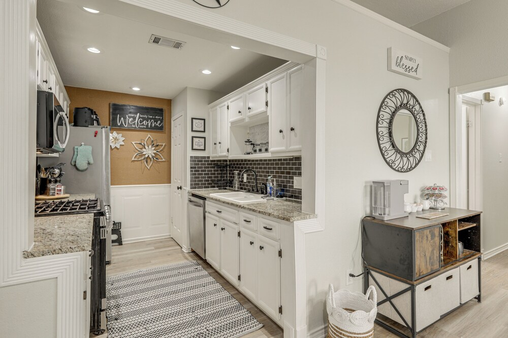 2 Mi to Dtwn! Modern Round Rock Oasis w/ Patio