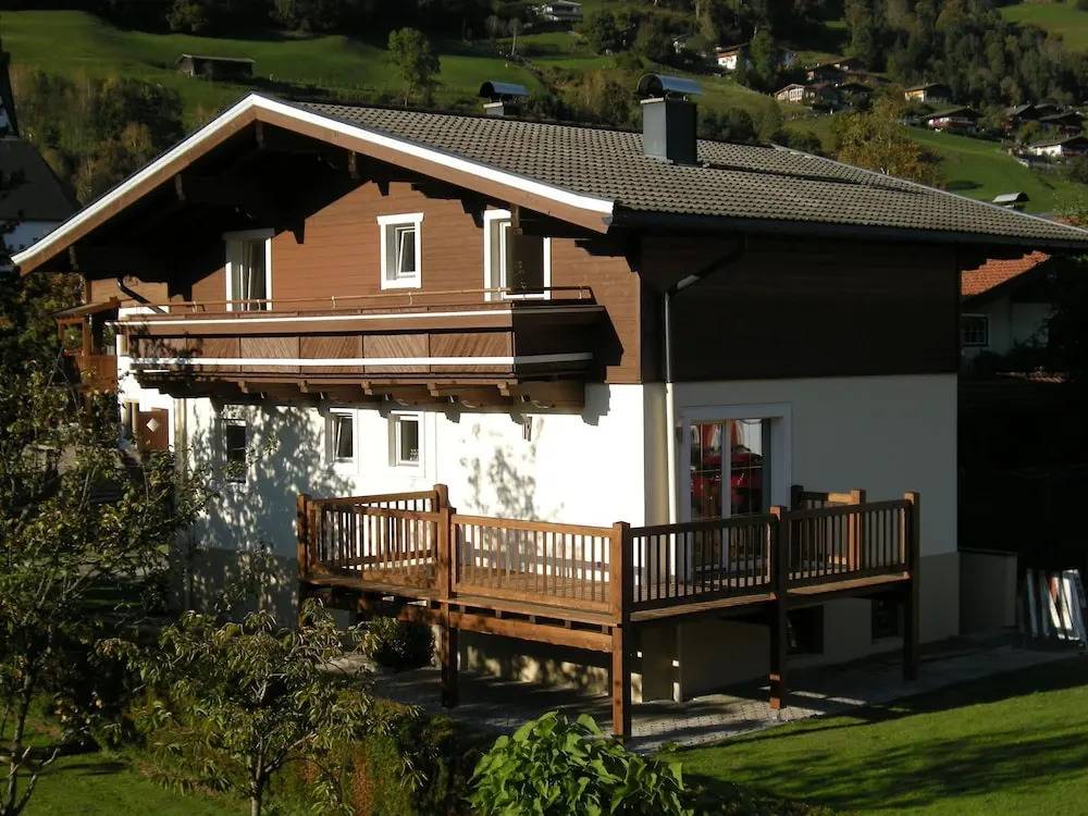 Chic Chalet near Ski Area in Bramberg am Wildkogel