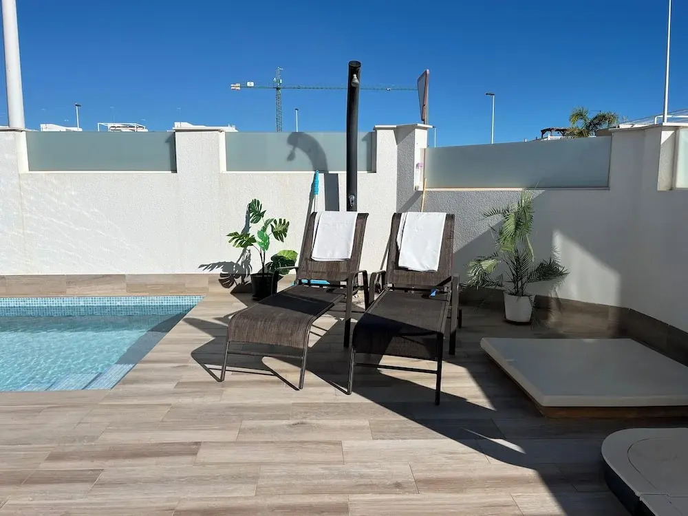 Luxury Three Bedroom Villa with Private pool and rooftop Solarium