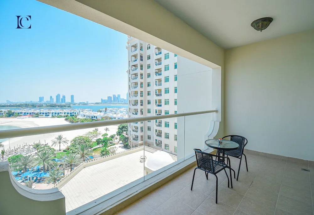 Palm Jumeirah's Spectacular Ocean-View Apartment - NBT