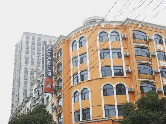 Hole Hotel
