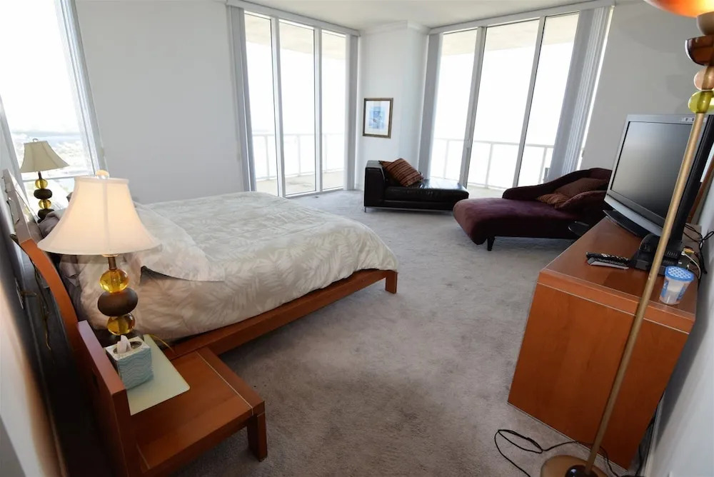 Amazing 4 Bedrooms, 5 Bath + Den Penthouse At La Perla
