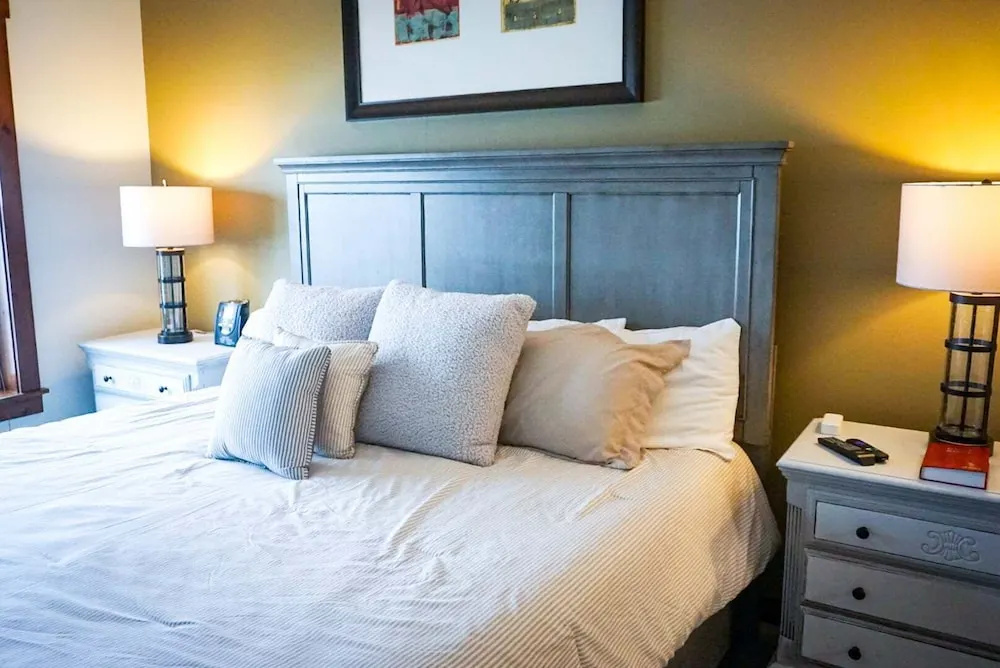 Soaring Eagle # 216 2 Bedrooms, 2 Full Baths:slopeside, Hot Tubs, Underground Parking