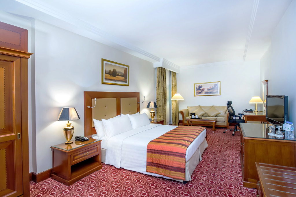 Sunday Hotel Holiday International Dubai