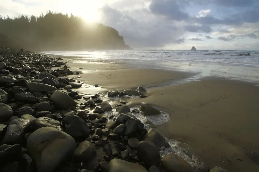 Stunning Coastal Getaway W/ Firepit, Walk To Beach 3 Bedroom Home
