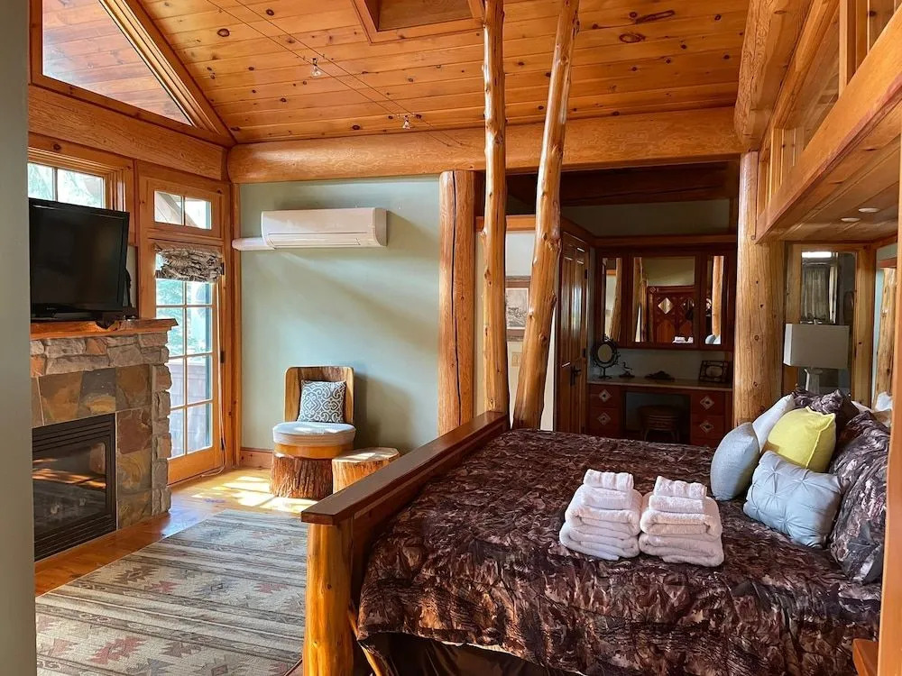 Cayuga Lodge South