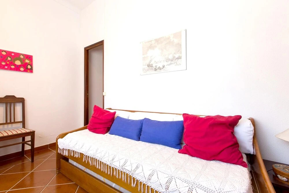 House With 5 Bedrooms in São Martinho do Porto, With Furnished Terrace and Wifi Near the Beach
