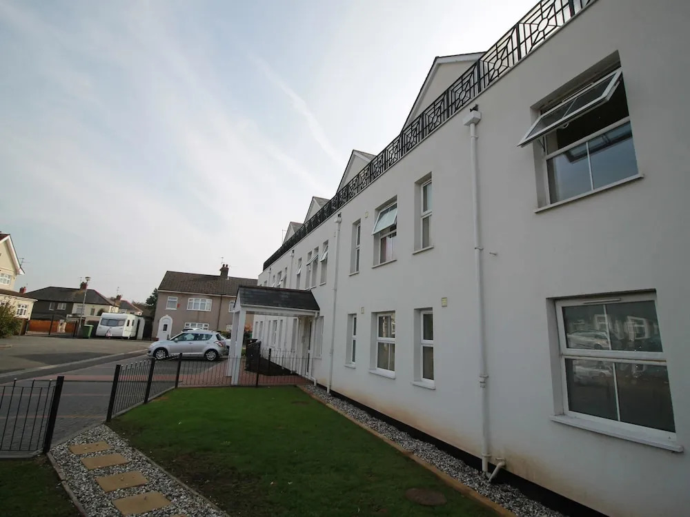 Maplewood Apartments by Cardiff Holiday Homes