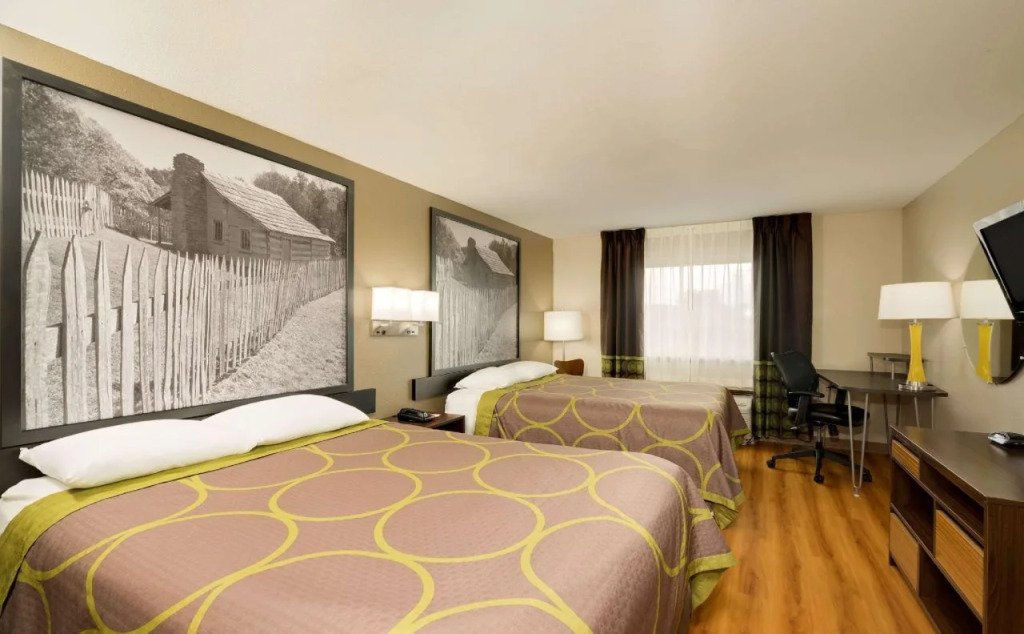 Super 8 by Wyndham Lexington Hamburg Area