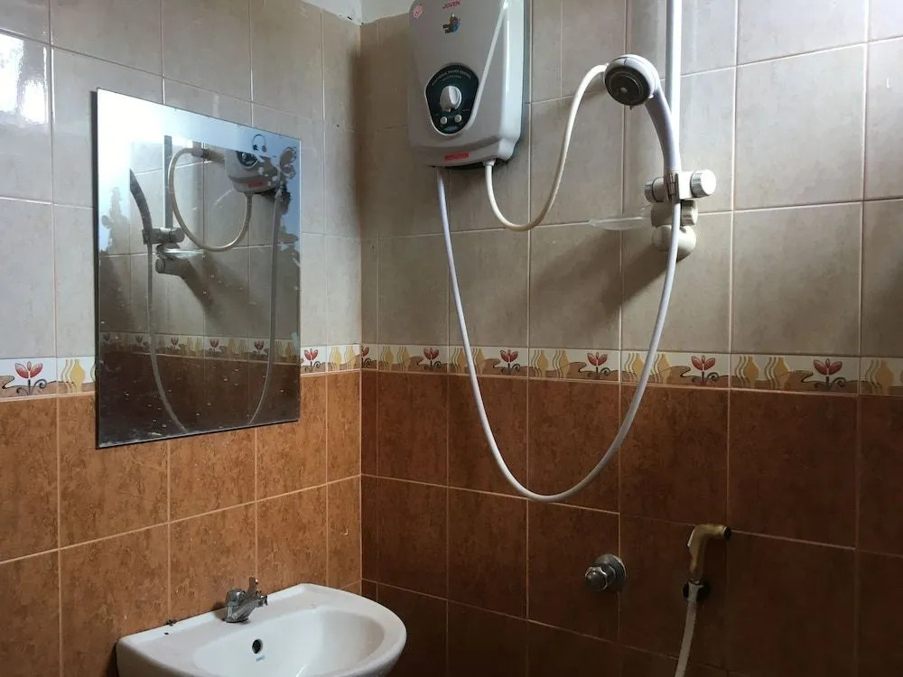 OYO 89653 Anisaa Inn