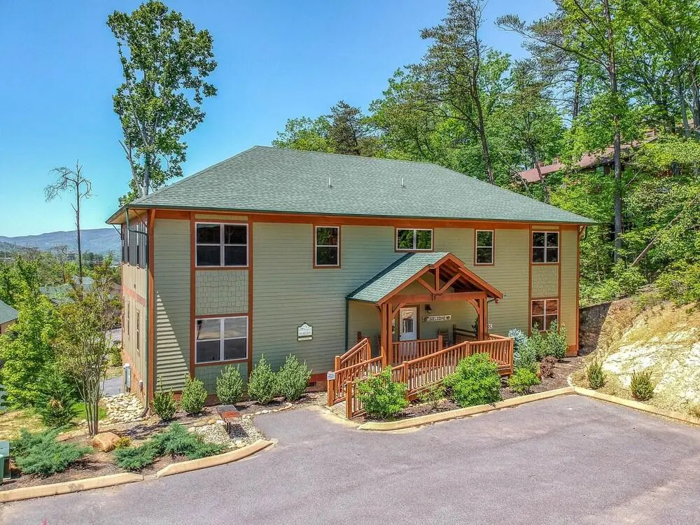 Spacious 10bd 6ba in Heart of Smokies