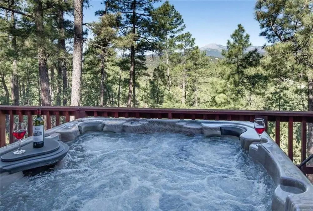 Sierras Grace - Three Bedroom Cabin with Hot Tub