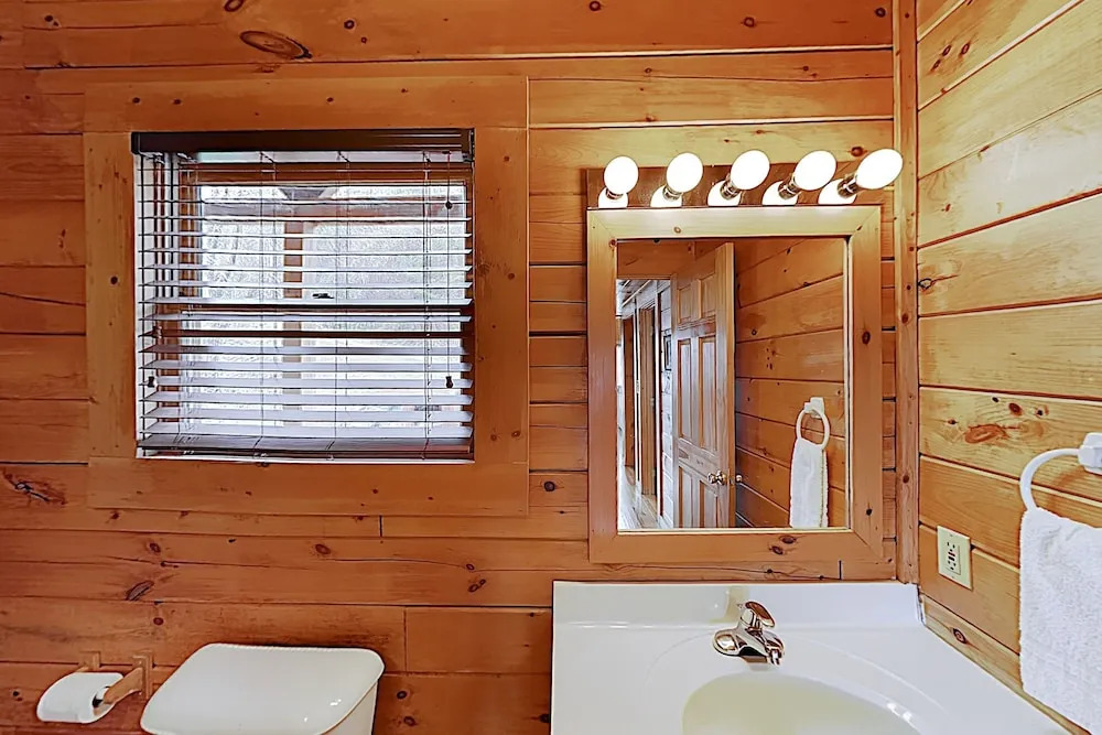 New Listing! Dollywood W/ Private Hot Tub 4 Bedroom Cabin