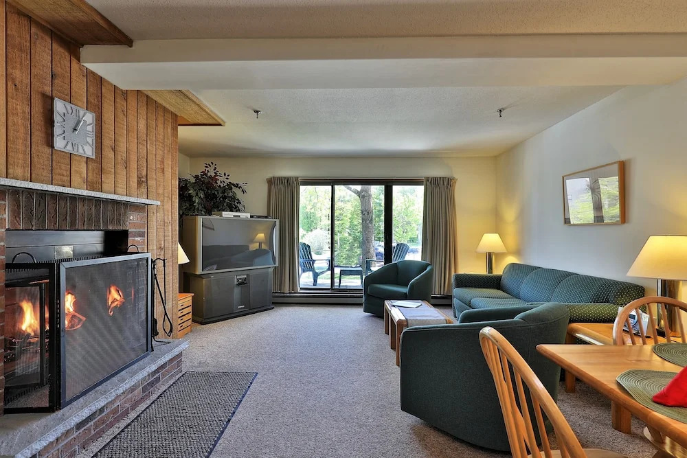 Mt Green 2br/2ba Condo: Close to Killington. Hot Tub. Pool. 3a07