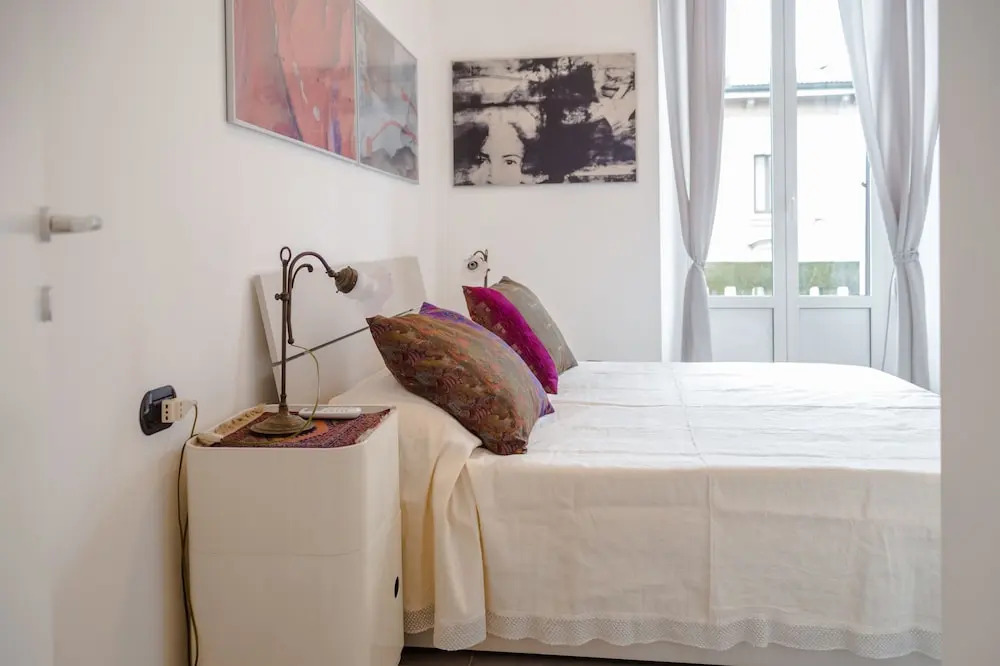 Loreto & Piola White Flat