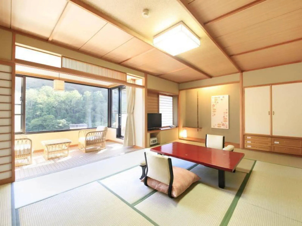 Ryotei Hanayura