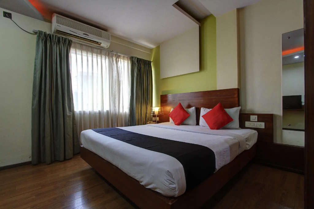 Capital O 75696  Hotel Western