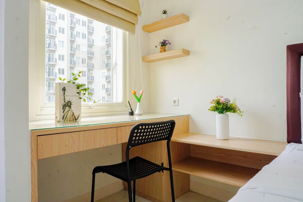 Homelike And Minimalist Studio At Apartment Podomoro Golf View