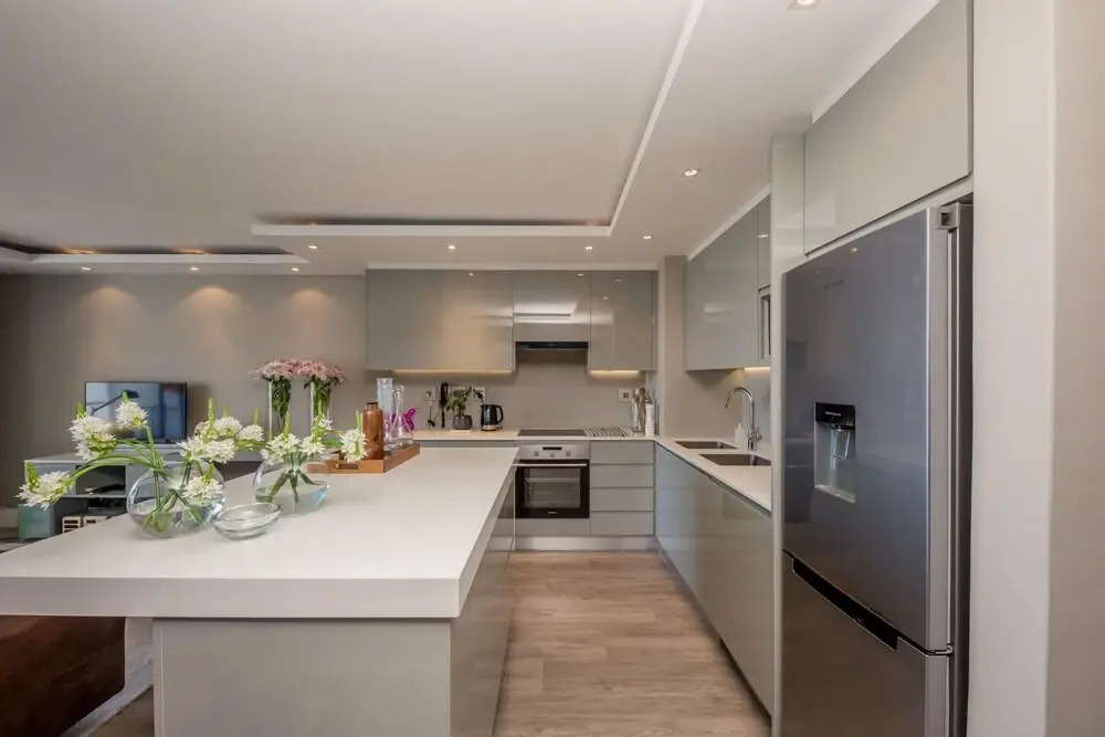 Wonderful Secure Apartment Walking Distance to Waterfront African Anchor