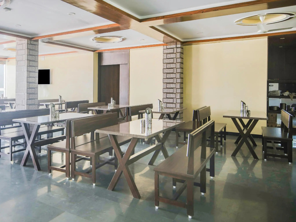 OYO 25084 Hotel Jai Hind