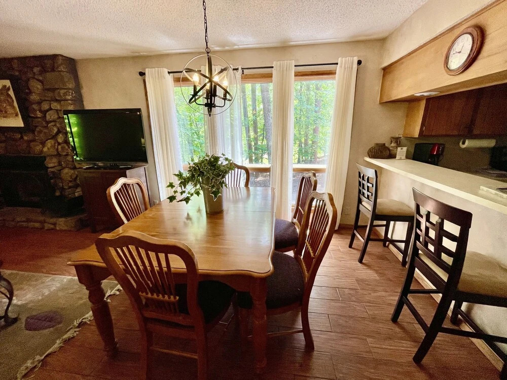 Forest view, log-sided two bedroom, two bath condo on Lake Ouachita. 2 Condo by RedAwning