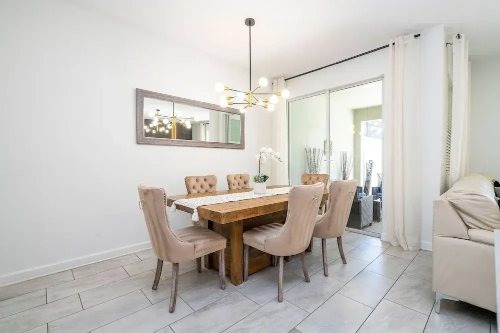 Beautiful 4 BR Close to Disney