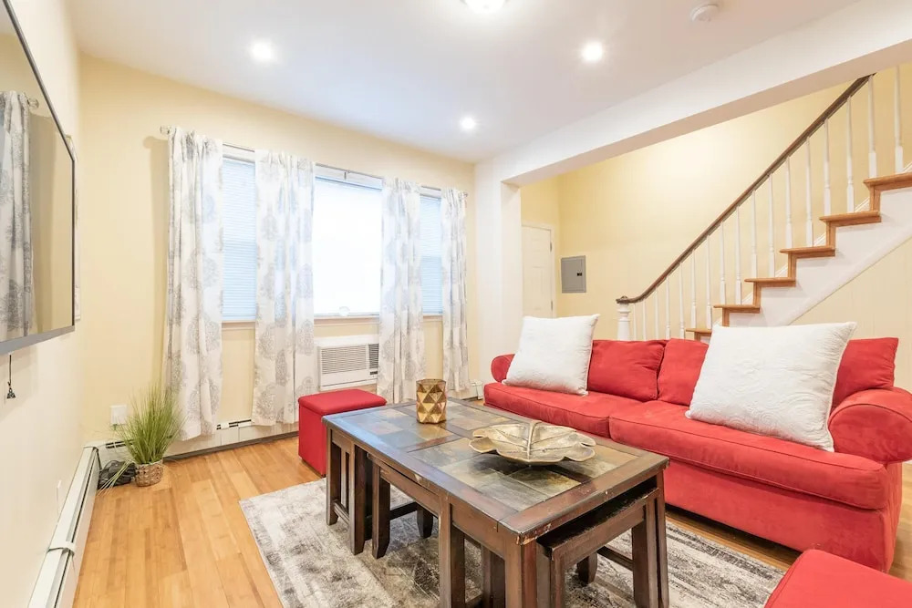 Jersey, Hoboken 37 Vroom Street 3 Bedroom Apts