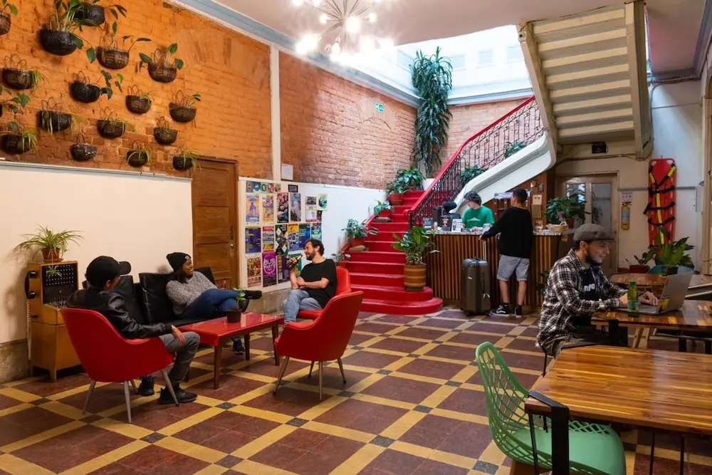 Hostal R10